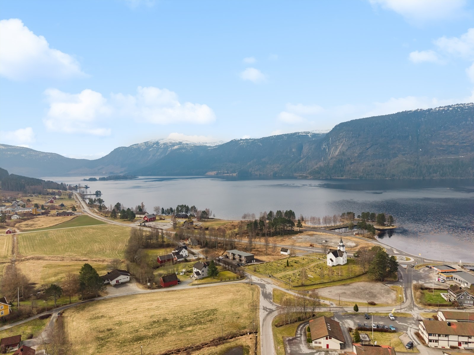 Sentralt med kort vei ned til Tangen og Byglandsfjorden. Galleribilde