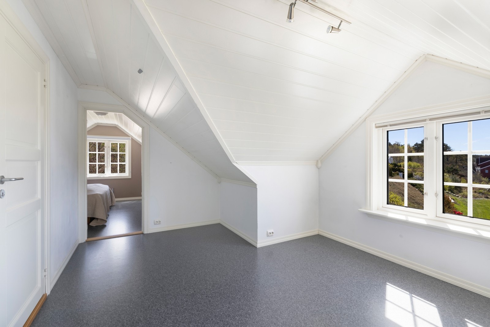 Loftstue. Galleribilde