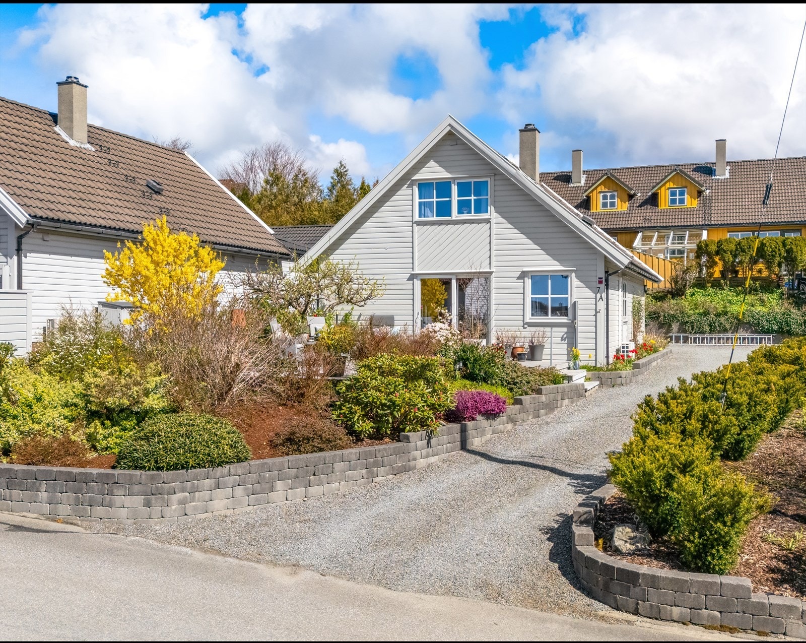Familievennlig og innholdsrik enebolig i populært område ved Rossabø/Hemmingstad Galleribilde