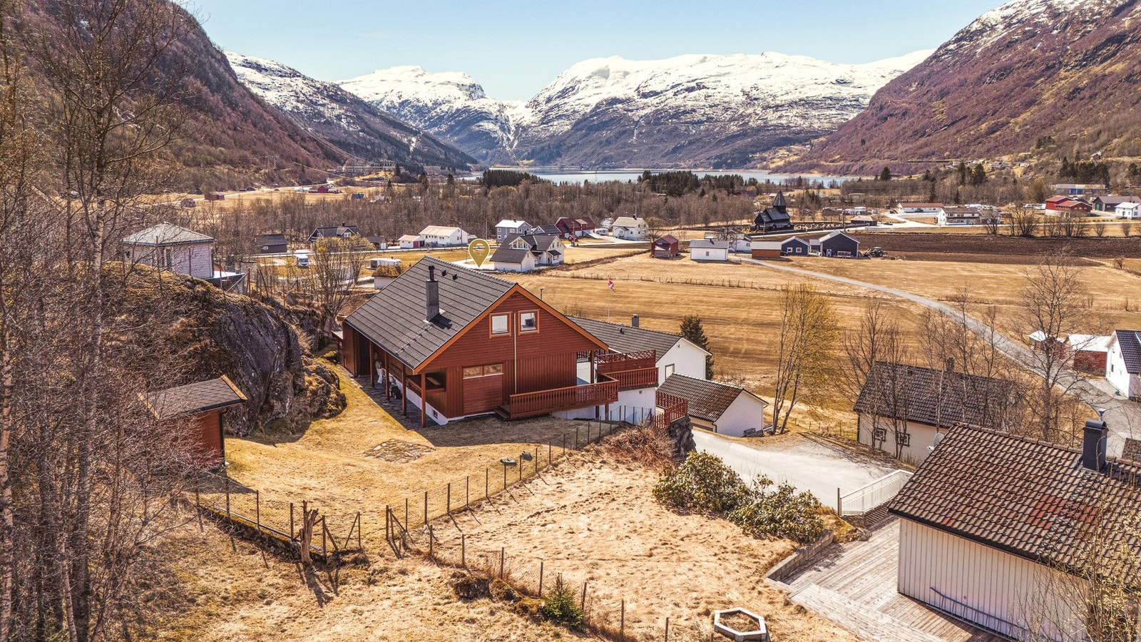 Nydelig utsiktstomt over bygda! Galleribilde