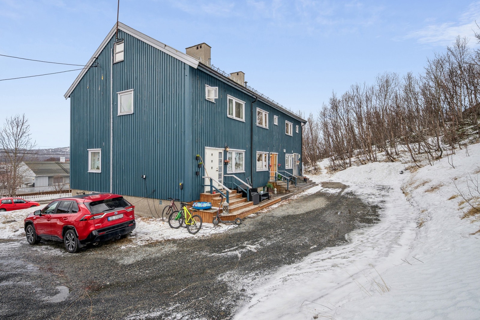 Parkering på gruset gårdsplass Galleribilde