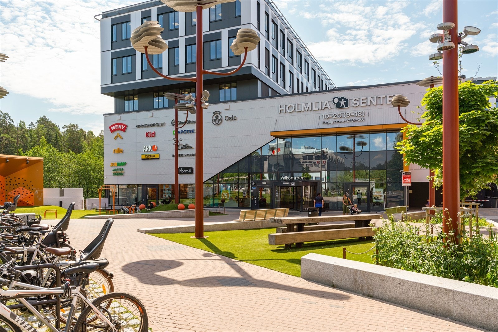 Nye Holmlia Senter er like i nærheten og har mange servicetilbud. Galleribilde