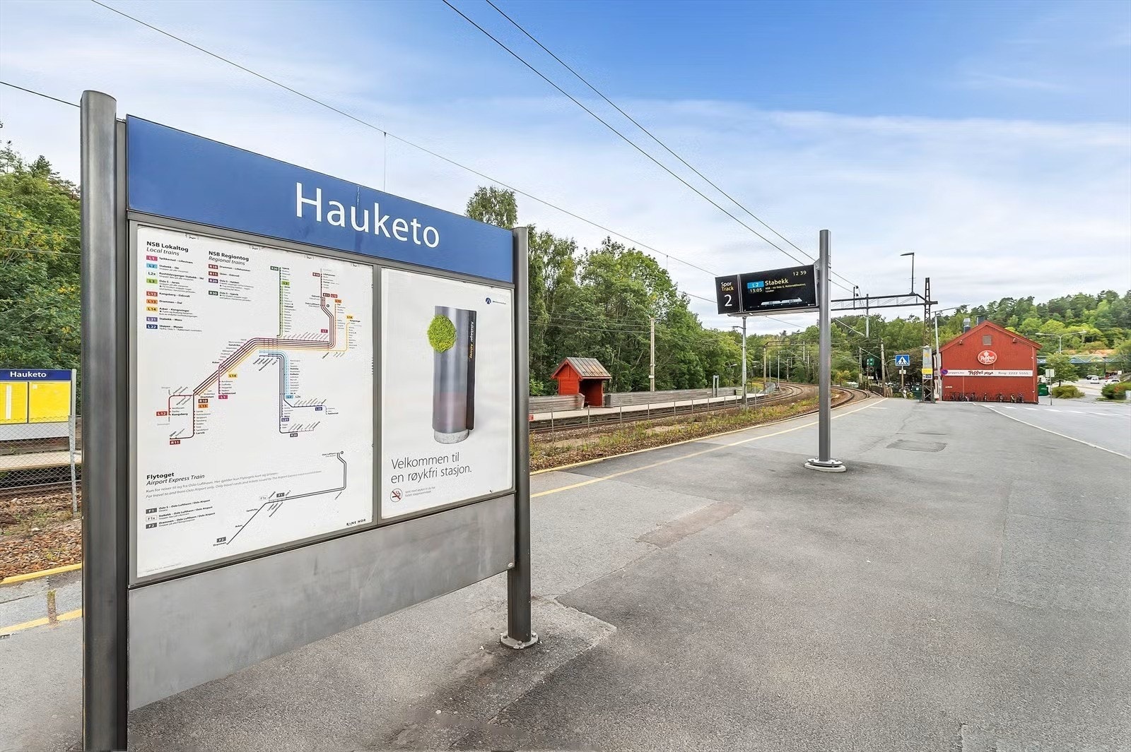 Hauketo stasjon ligger i umiddelbar nærhet til eiendommen og gir enkel tilgang til både Oslo sentrum og områdene rundt med tog og kollektivtransport. Galleribilde