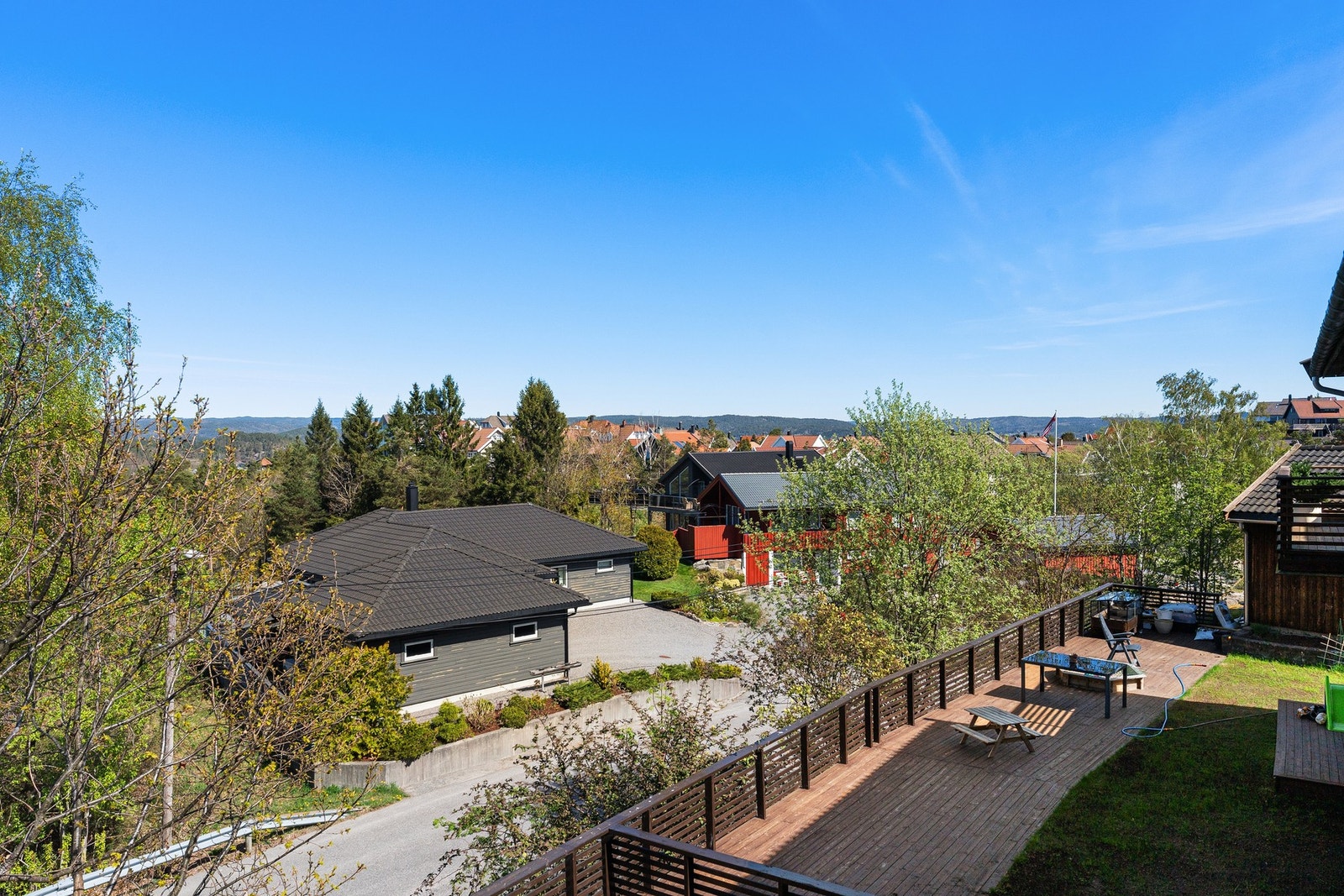 Utsikt fra stue/terrasse. Galleribilde