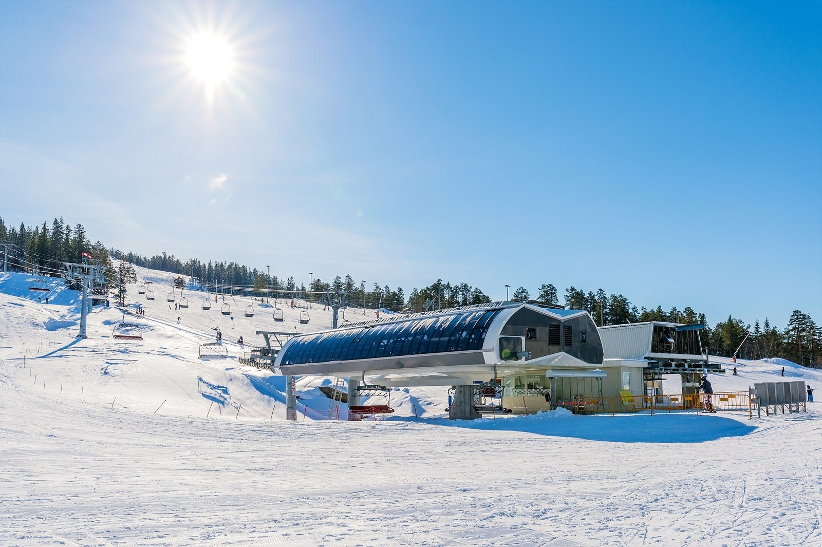 Alpinanlegget på Gautefall er oppgradert med moderne ekspressheis med 6 stoler, og i dag består anlegget av 14 nedfarter, 2 stolheiser og 3 skitrekk. Galleribilde