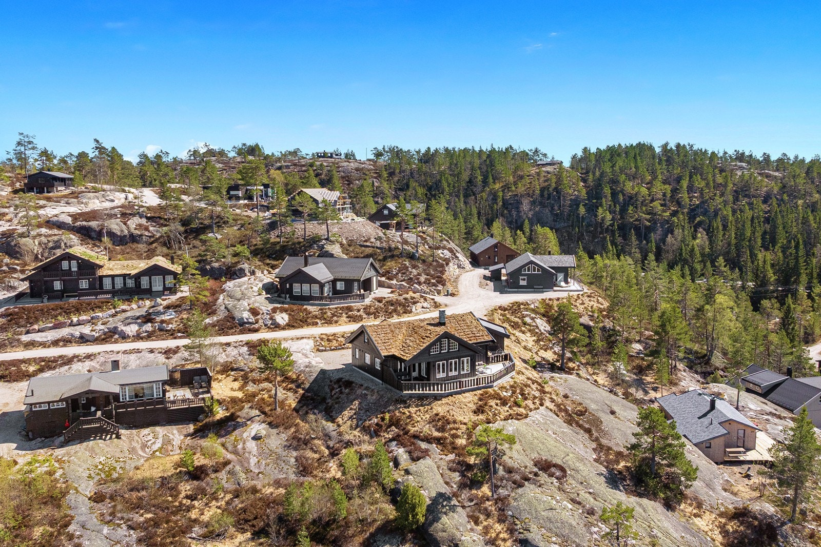 Om vinteren har du direkte nærhet til preparerte langrennsløyper, med løypenett som nærmest starter rett utenfor hytta og strekker seg milevis innover fjellet. Galleribilde