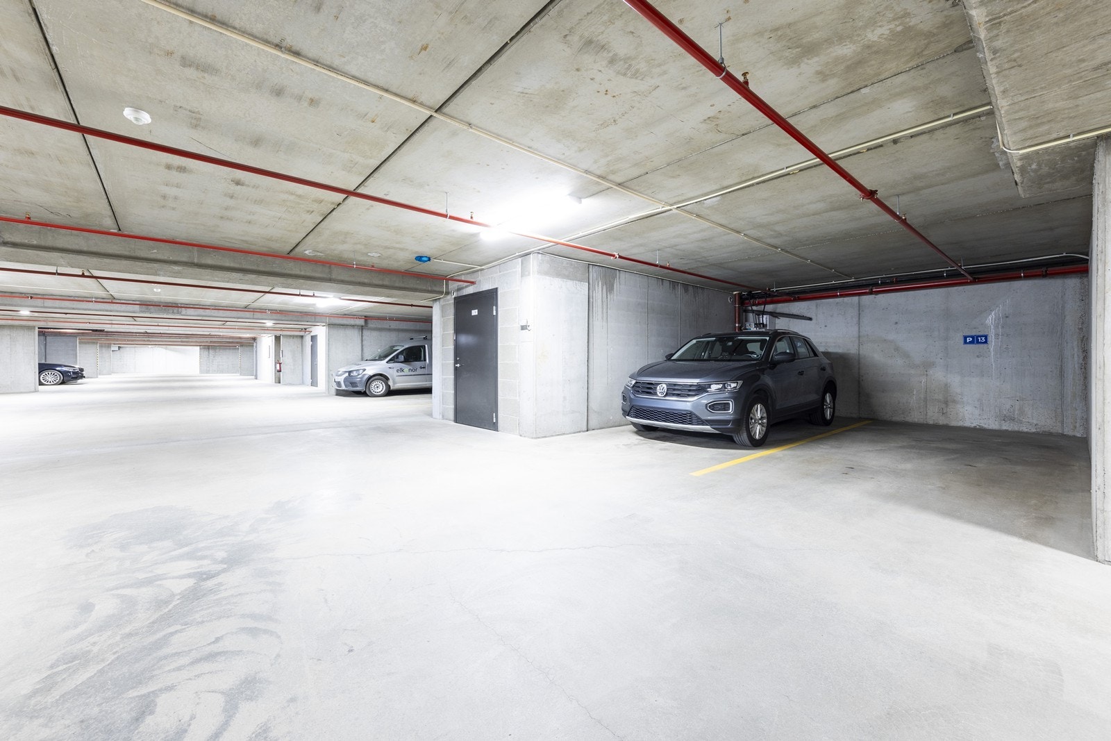 Det medfølger to private parkeringsplasser i felles garasjeanlegg. Galleribilde