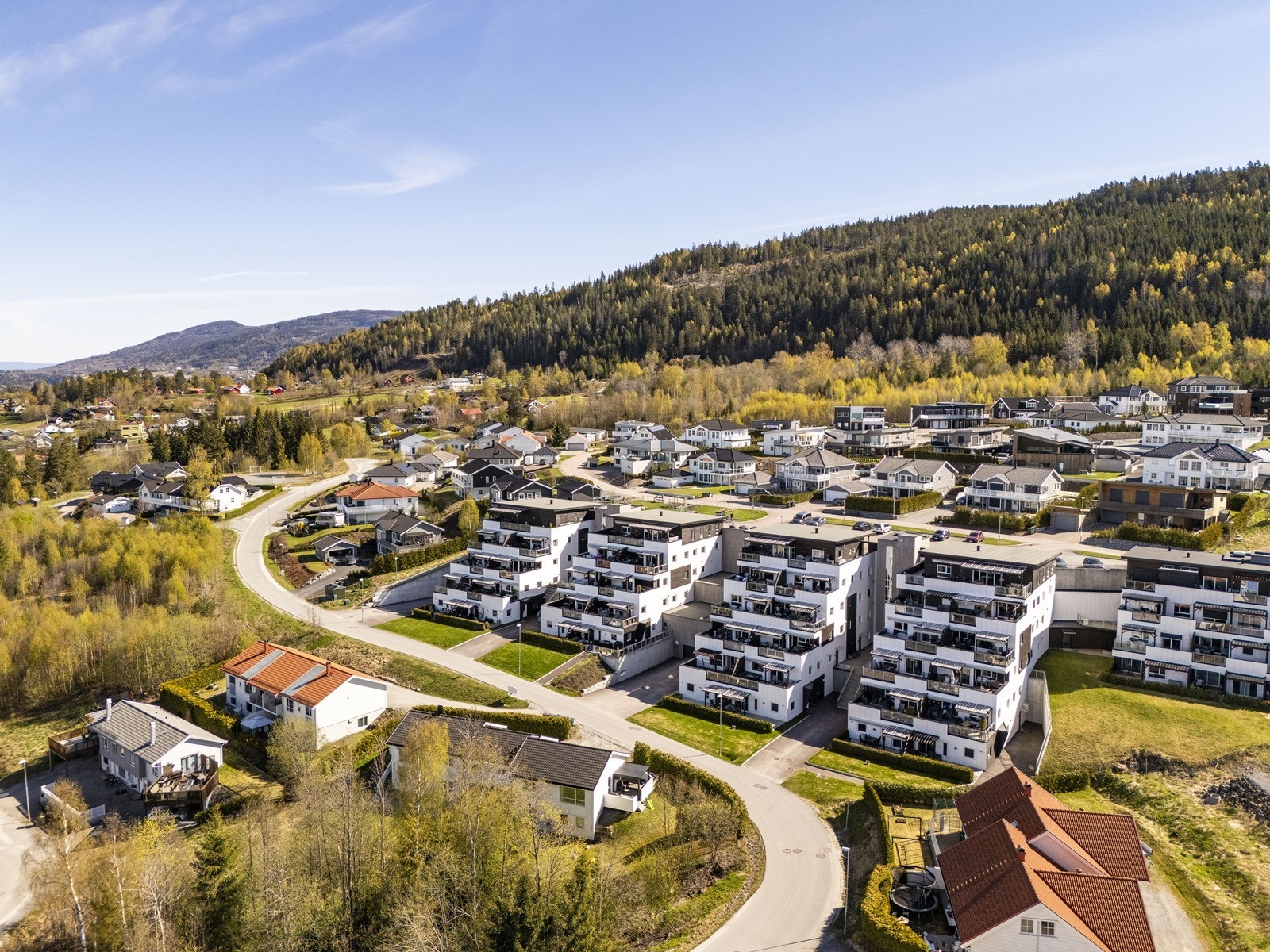 Området byr på svært gode turmuligheter med umiddelbar nærhet til skog og mark. Galleribilde