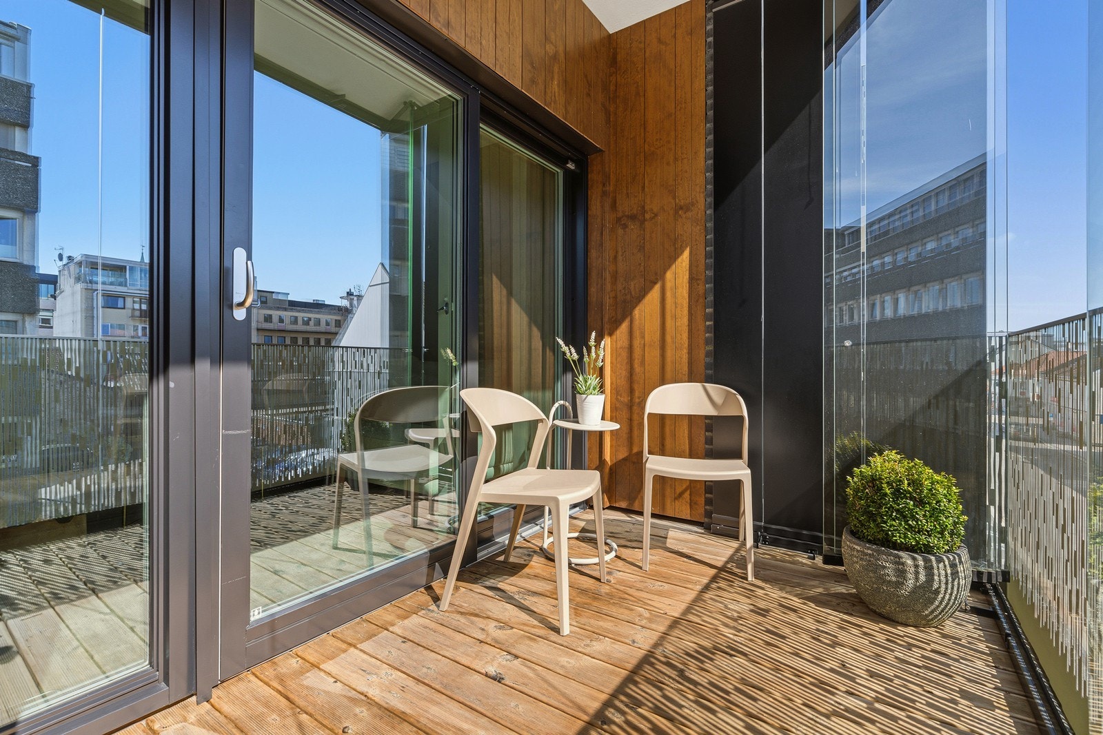 God plass til å innrede med sittegruppe, beplantning, m.m. Galleribilde