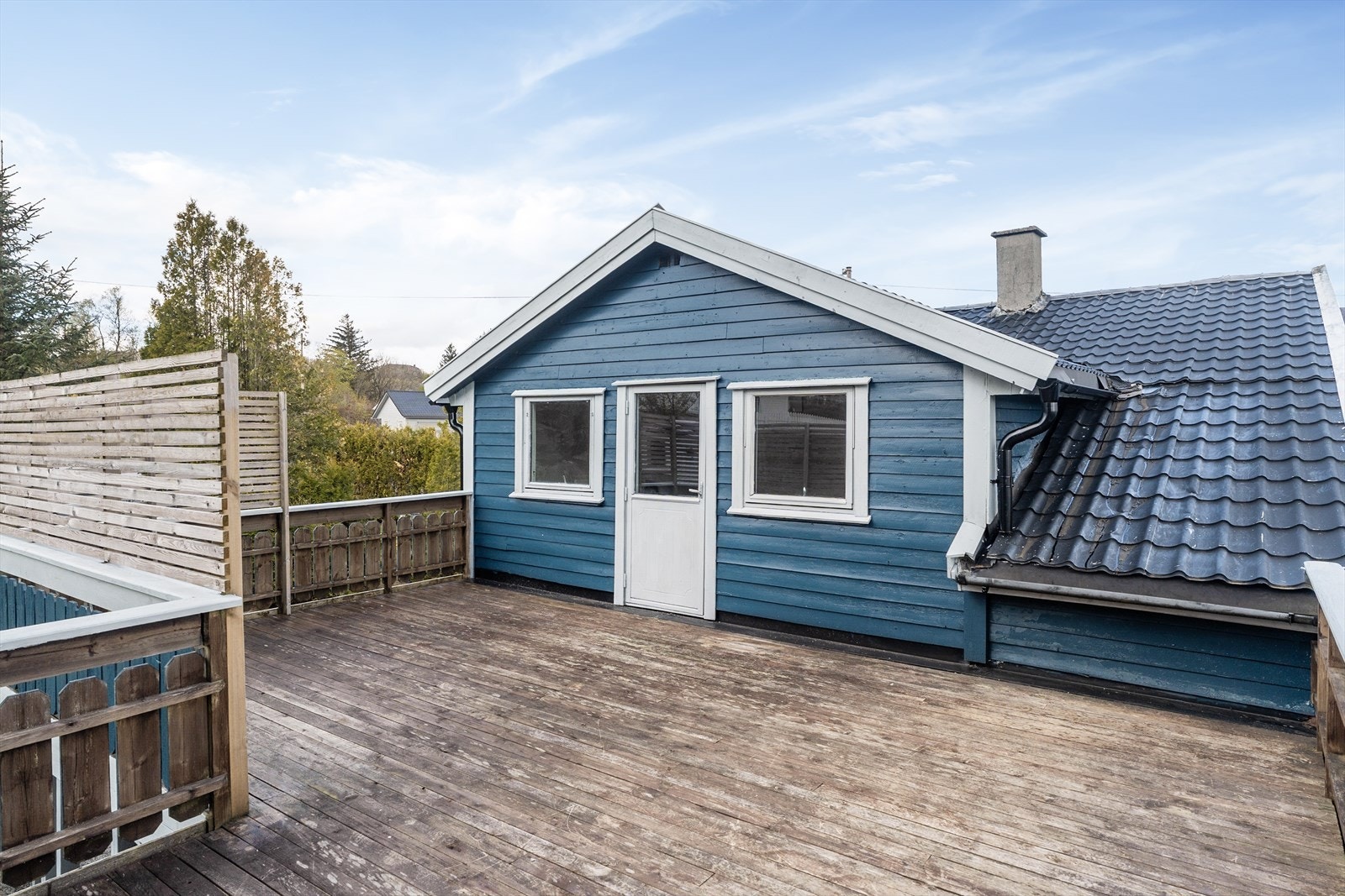 God plass til flere sittegrupper Galleribilde