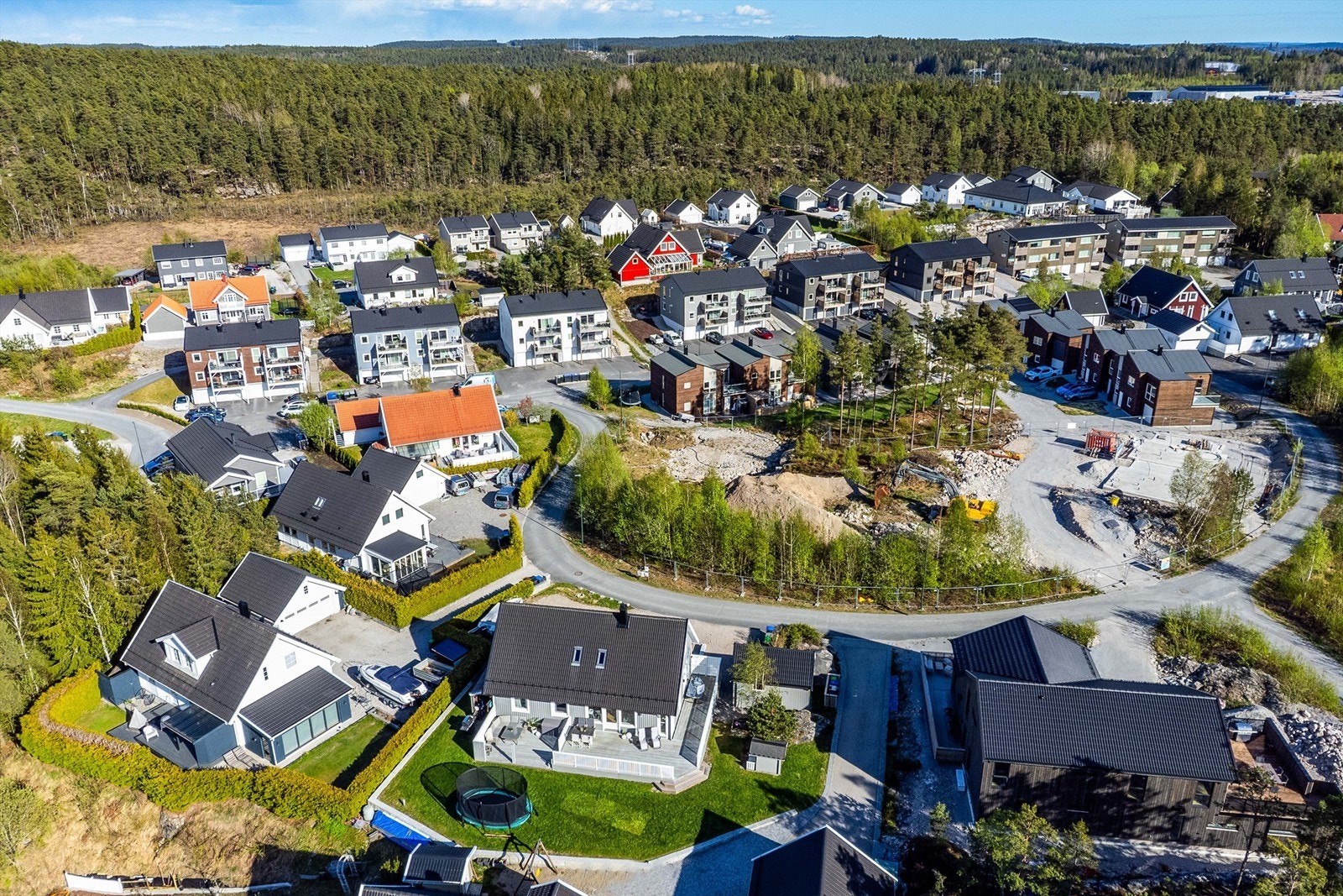 Boligområdet på Missingfjellet er ungt og fortsatt under etablering. Ytterligere bebyggelse er planlagt på motsatt side av veien for #7. Galleribilde