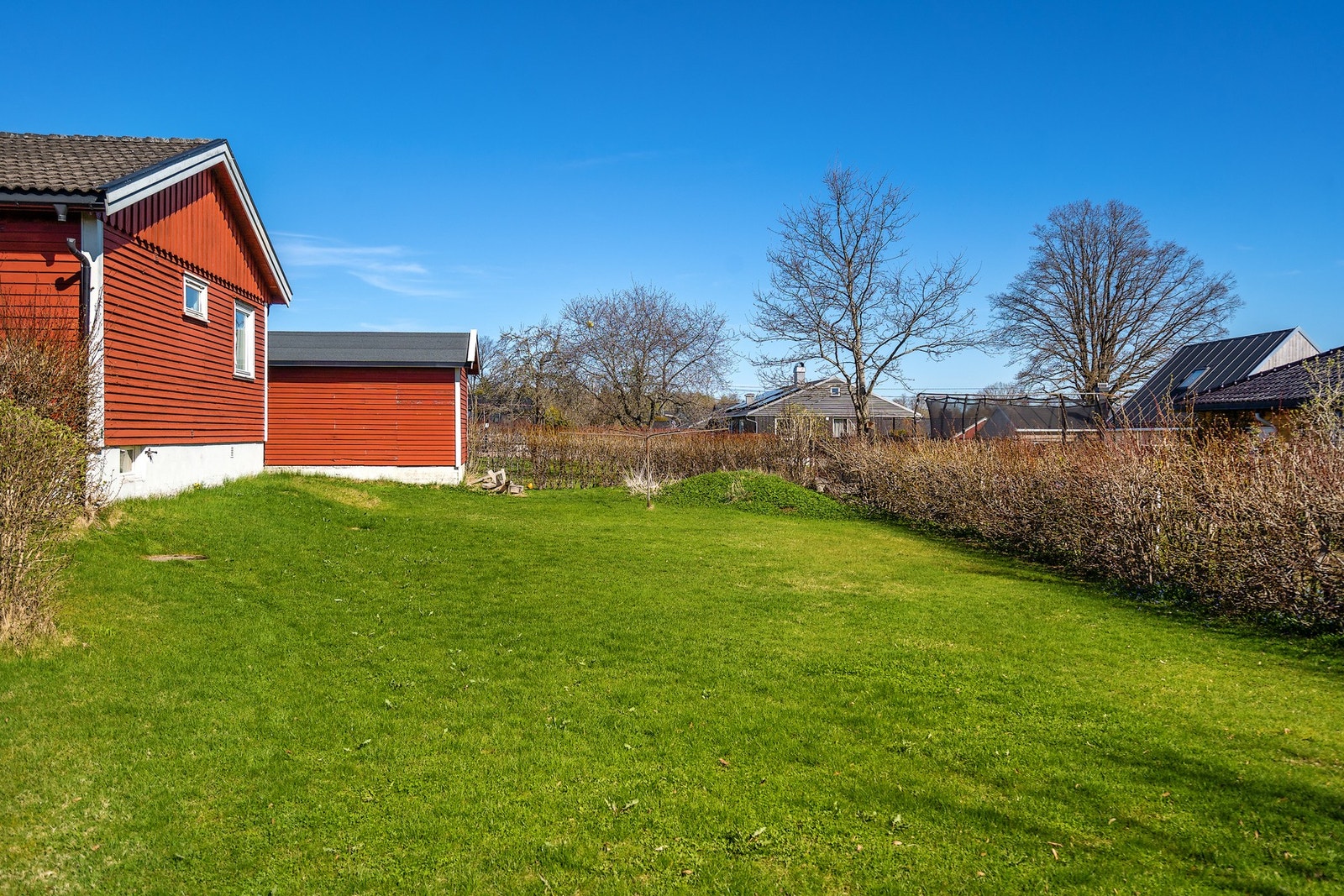 Stor tomt med god boltreplass for store og små Galleribilde