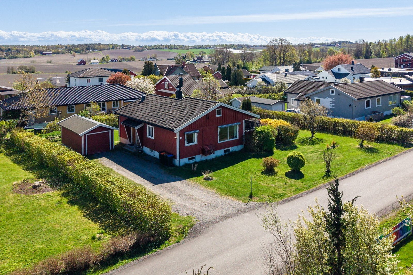Herlig tomt og hage med mange muligheter Galleribilde
