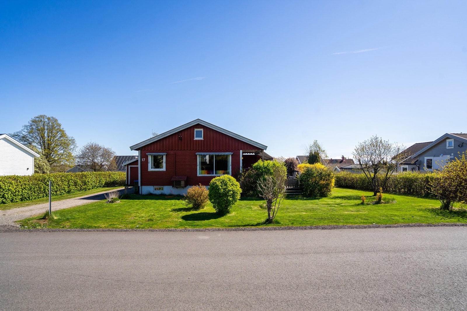 Flat og fin tomt som er praktisk og lettstelt Galleribilde