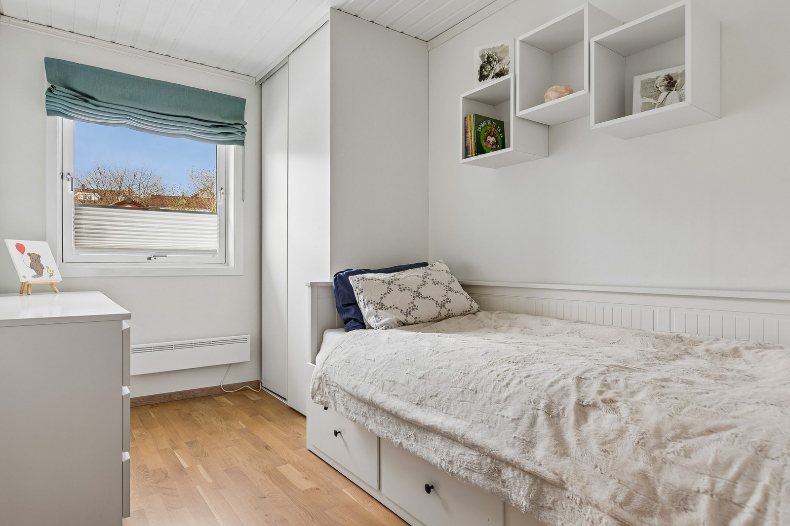 Soverom 2 - Soverommene kan enkelt innredes etter ønske og behov. Galleribilde