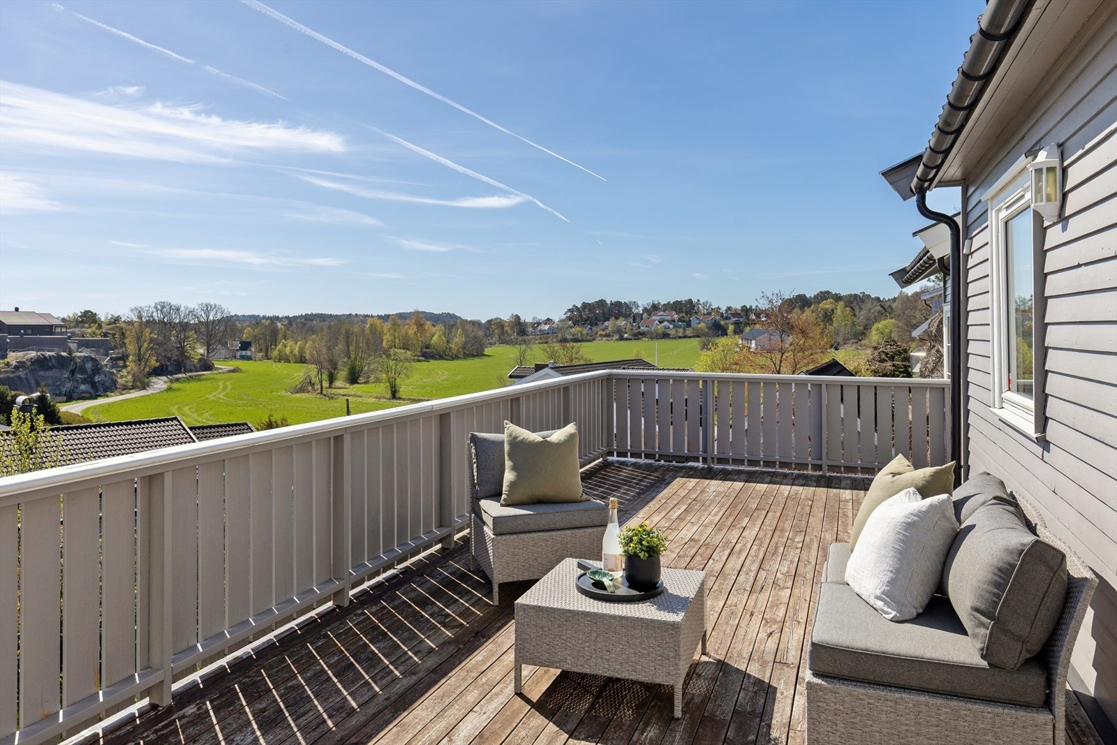 Sydøstlig orientert terrasse, med nydelig morgen-/formiddagssol. Galleribilde