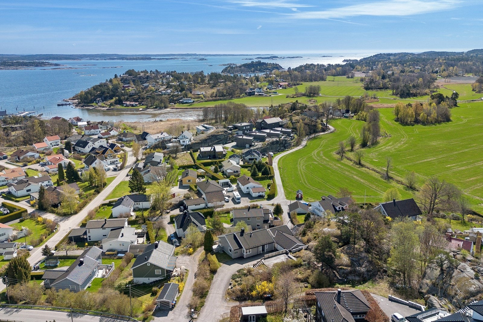 Kyststi som går videre utover Østerøya ved jordet. Galleribilde