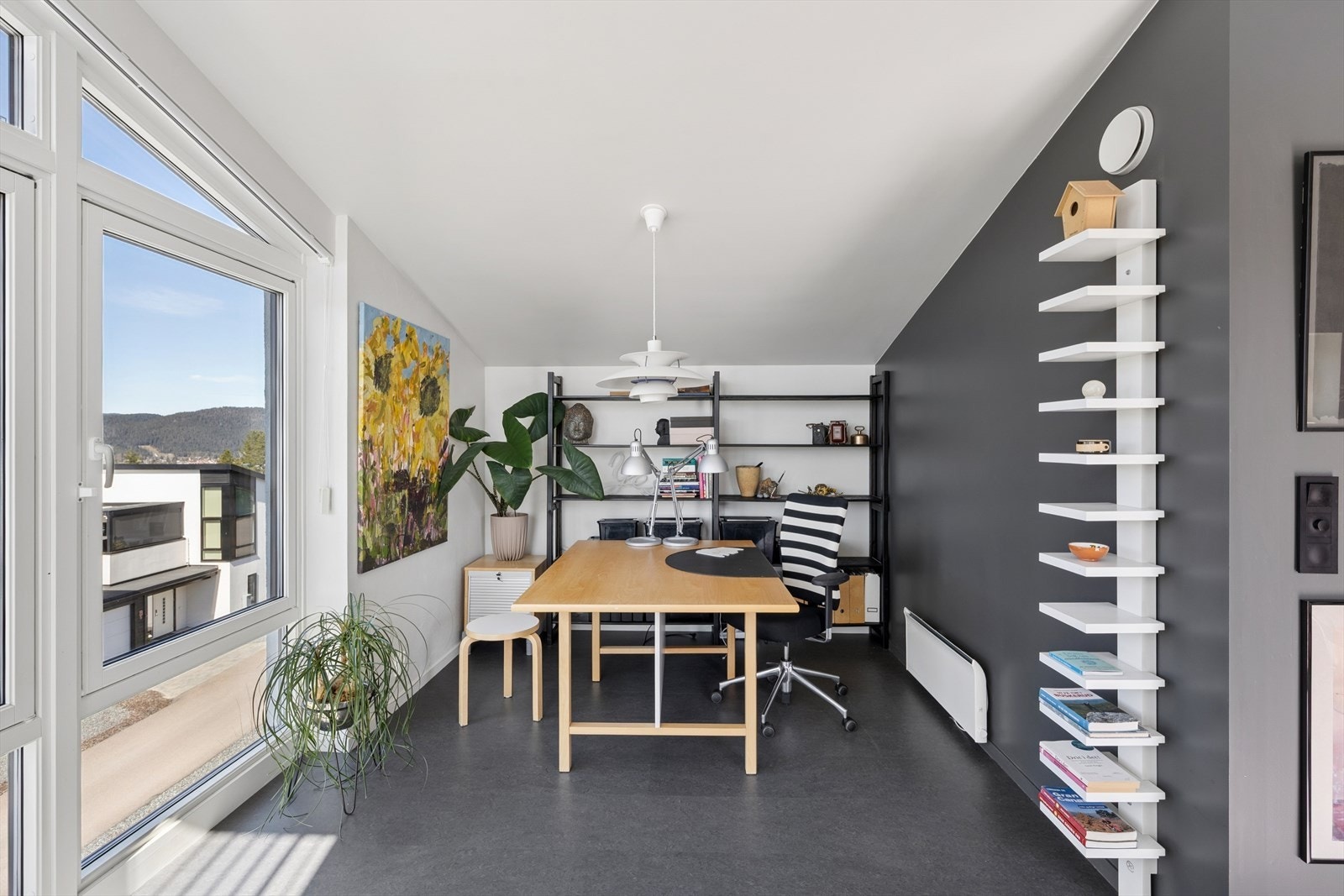Rommet i 2. etasjen er plassert og utformet på en måte, som gjør at det har mange forskjellige bruks muligheter. Galleribilde