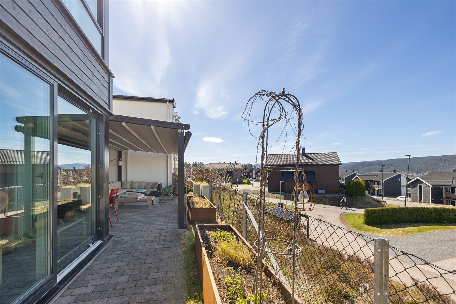 Belegningsstein på utearealer er både pent, og bidrar til et enklere vedlikehold. Galleribilde