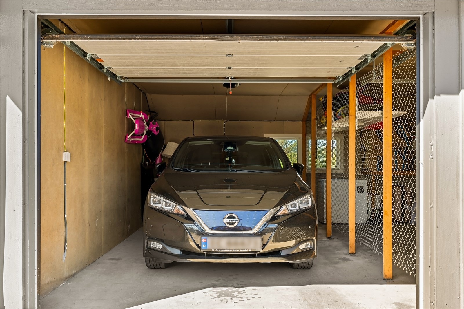 Garasjeplassen er på cirka 17,4 m². Galleribilde