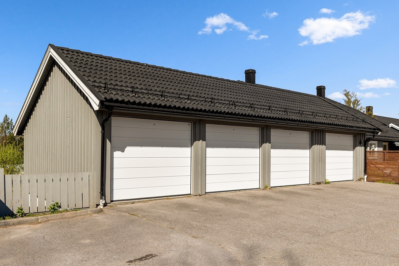 Leiligheten disponerer en garasjeplass i felles garasjeanlegg. Galleribilde
