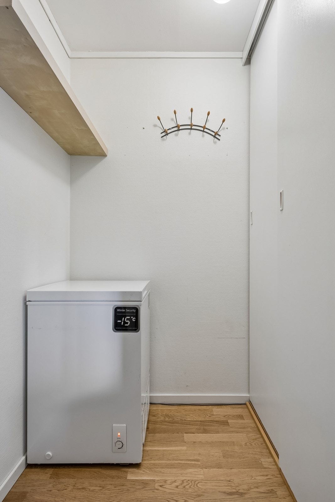 Praktisk bod ved inngangen. Galleribilde