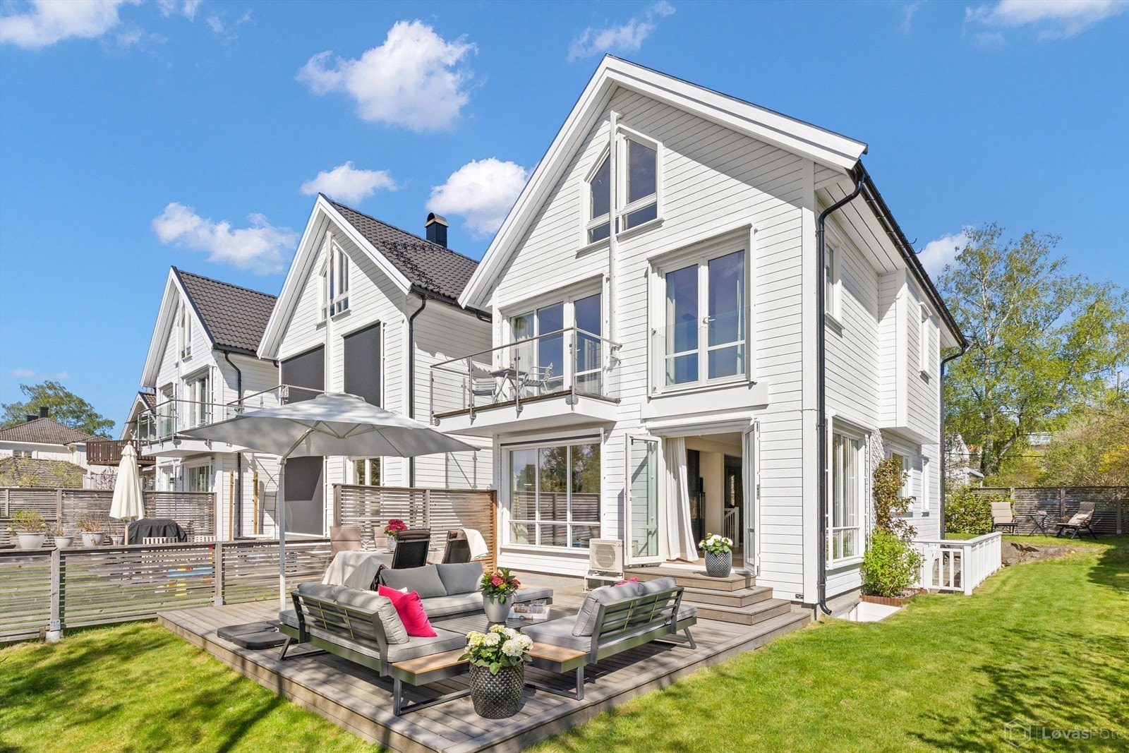 Velkommen Holtveien 27C - Pen og innholdsrik enebolig fra 2012 | Solrikt | Egen inngang til kjeller | Carport | Barnevennlig - Foto: Løvås Foto Galleribilde