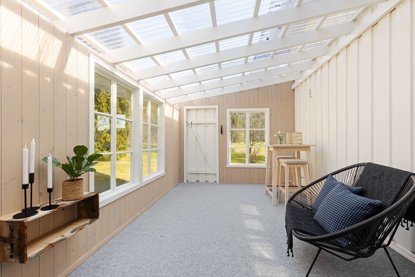 Vinterhagen på 16 m² forlenger sesongen og gir en lun plass med utsikt til hagen. Galleribilde