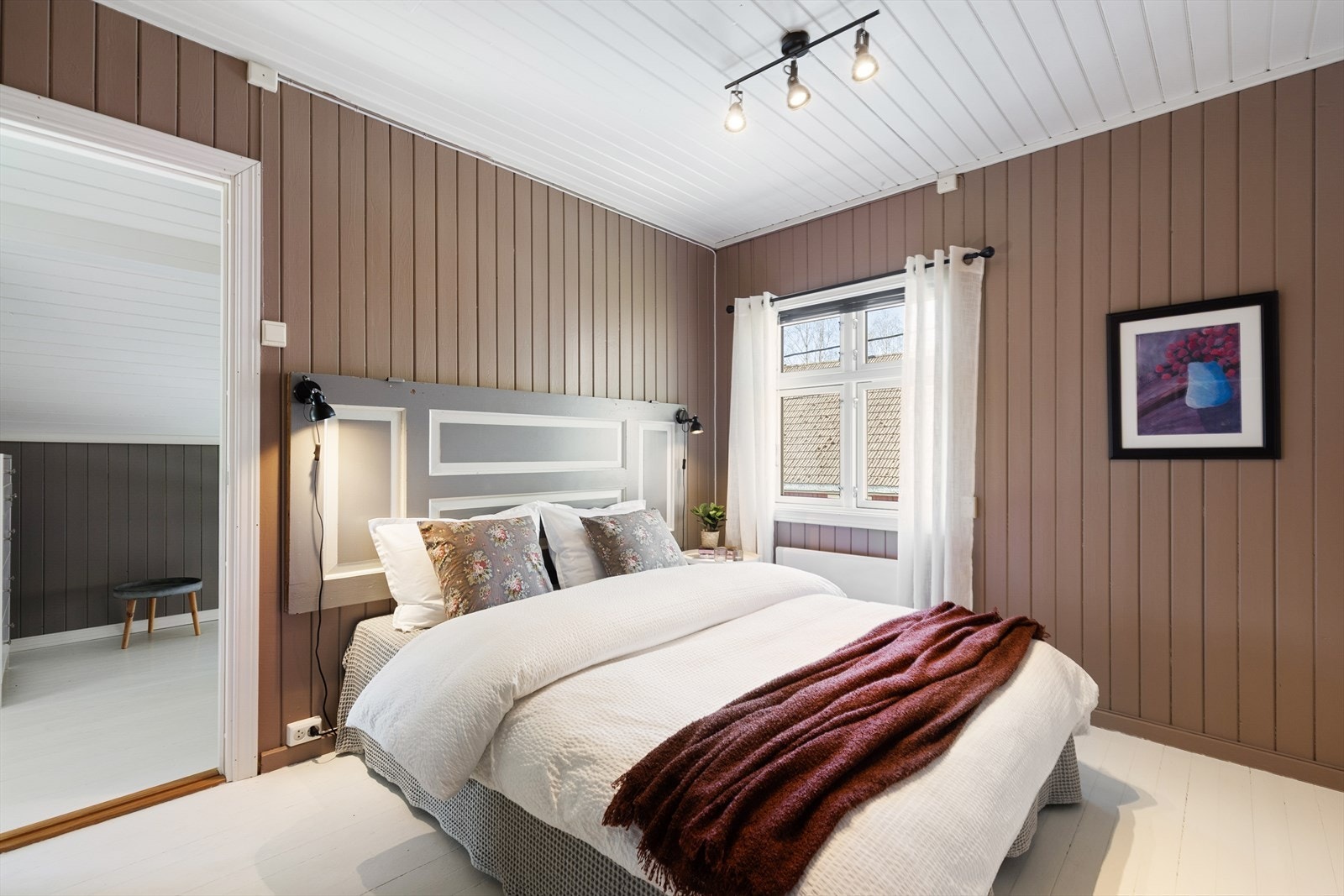 Ett av fire soverom i boligens loftsetasje. Galleribilde