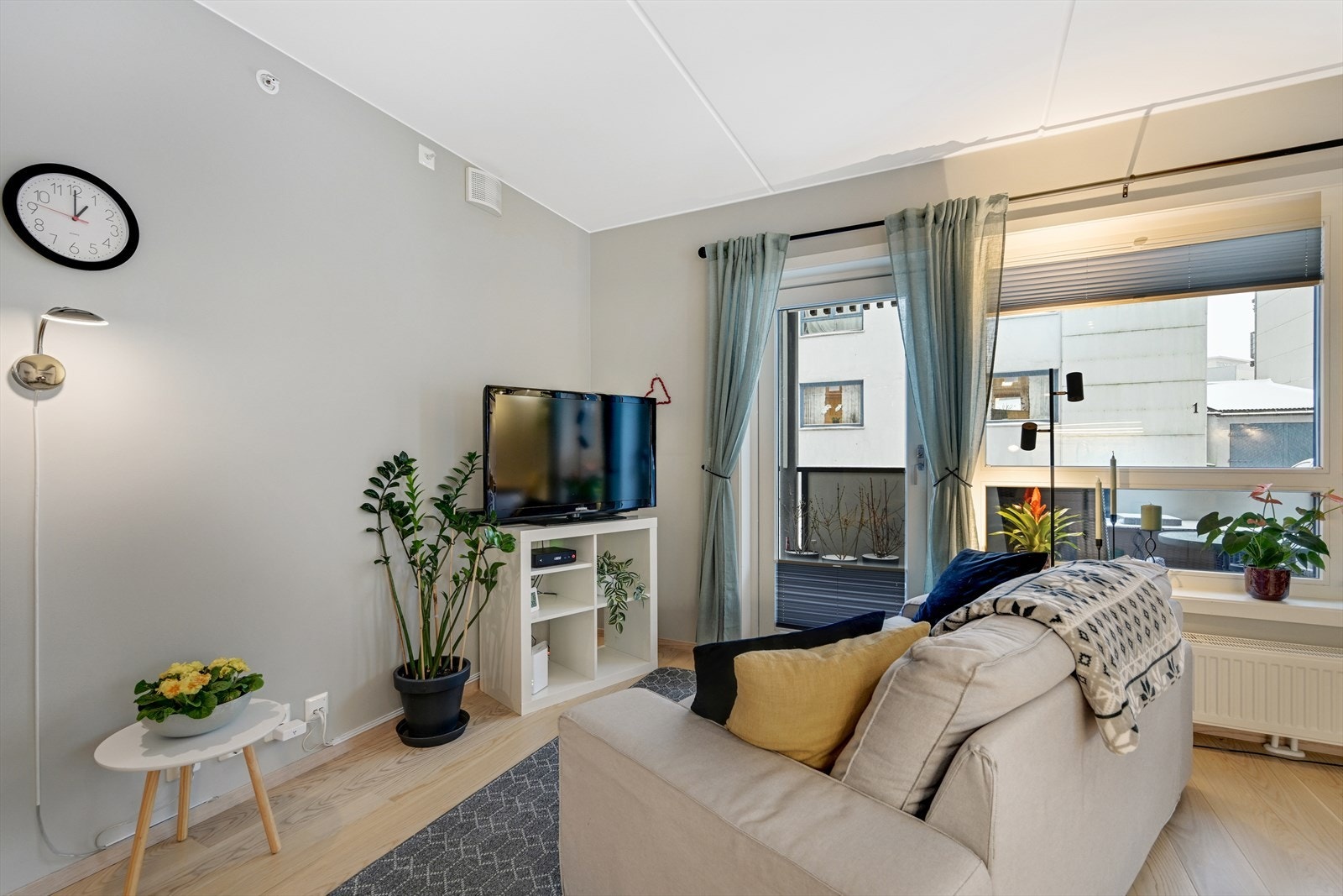 Stue med utgang til overbygget balkong. Galleribilde
