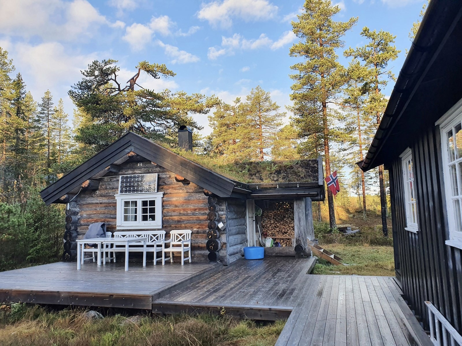 Anneks med romslig platting for fine uteplasser. (foto: privat) Galleribilde