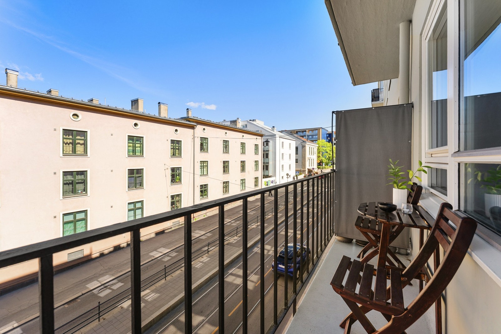 Balkongen er vestvendt og byr på gode solforhold. Galleribilde