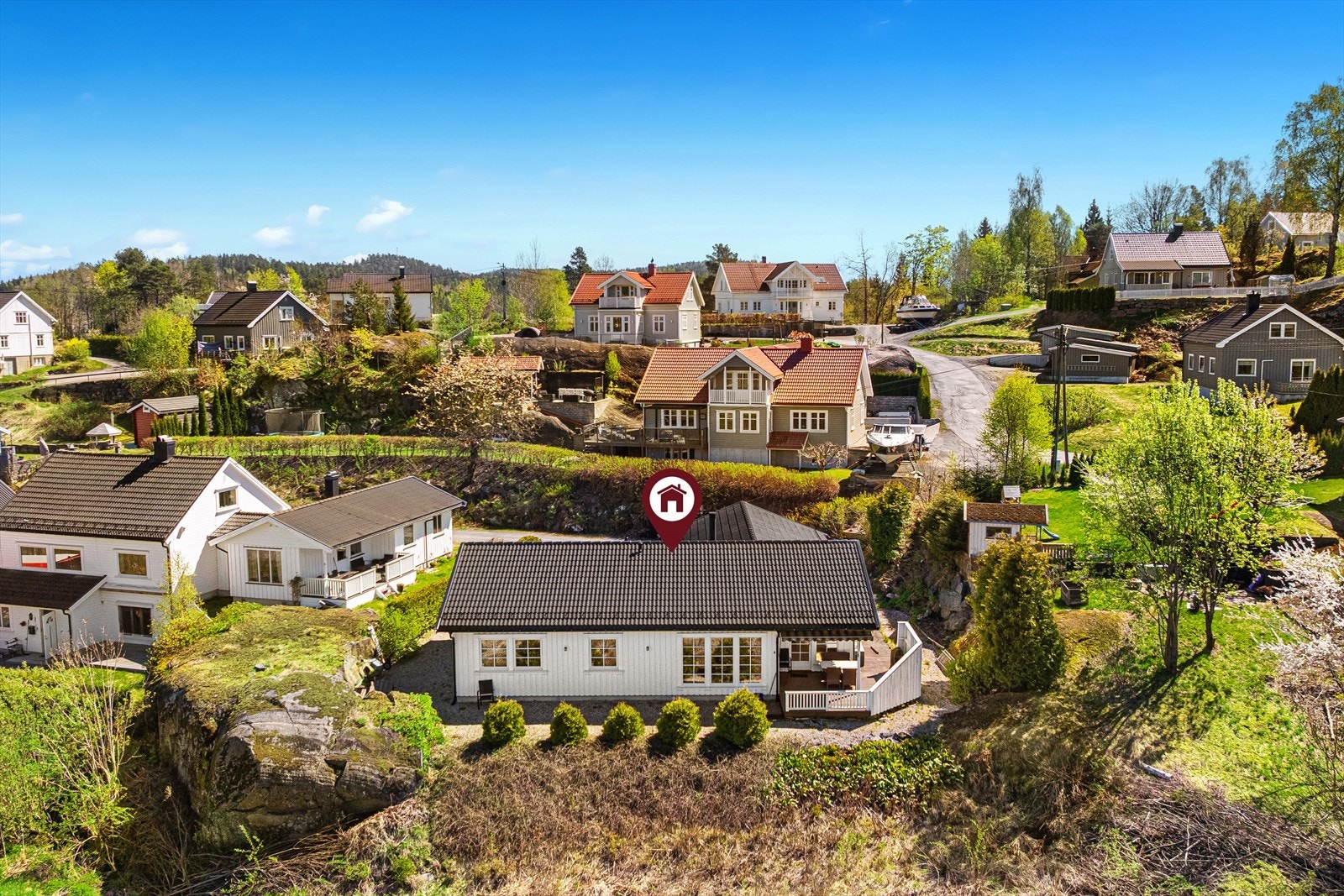 Fin enebolig med garasje. Alt på en flate. Sentralt beliggende. Galleribilde