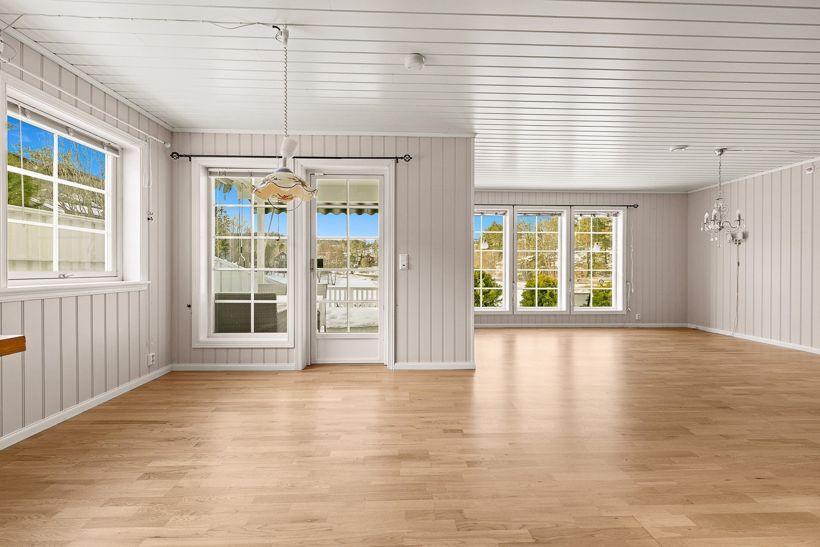 Utgang til koselig overbygd veranda. Galleribilde