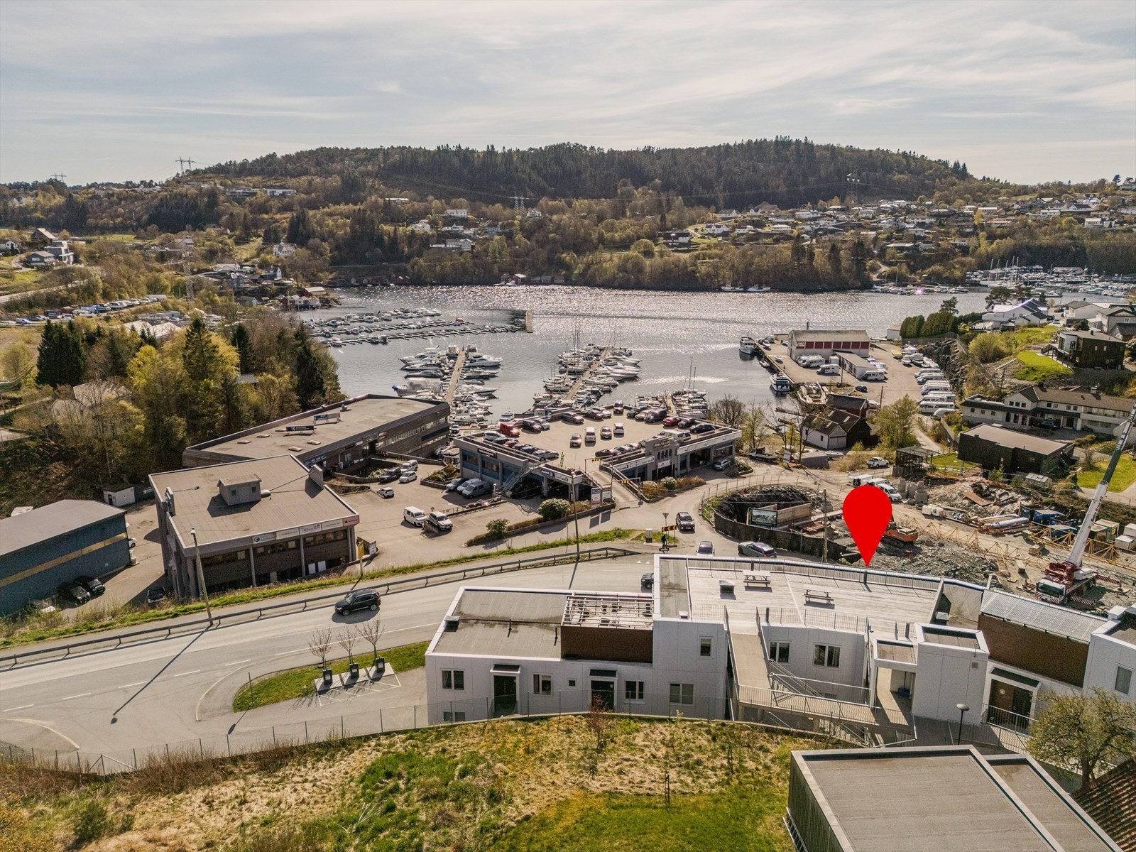 Sentral beliggenhet på Søreide med Dolviken like i front av sameie. Galleribilde