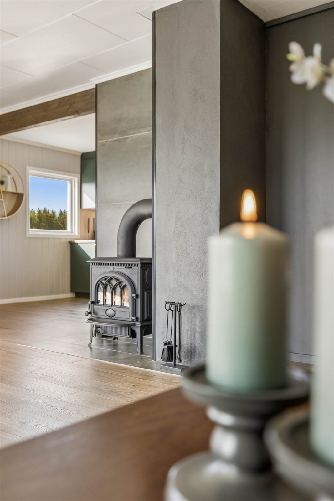 Peisovnen er et sentralt element i stuen og en effektiv supplerende varmekilde. Galleribilde