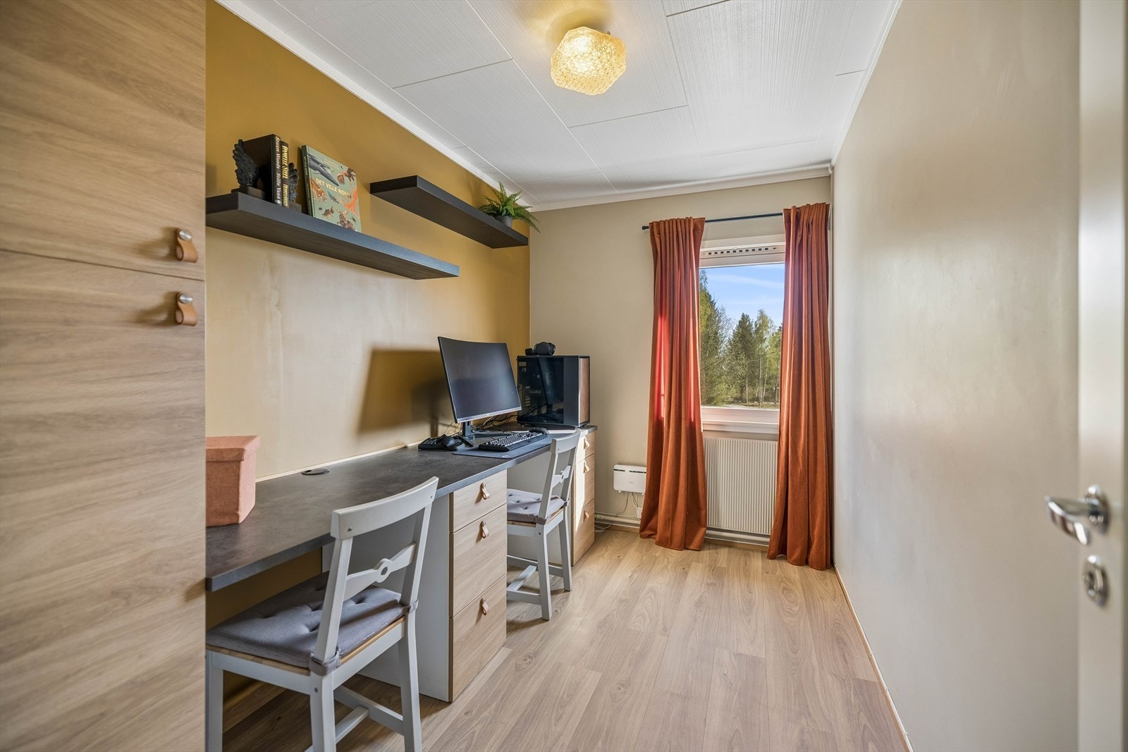 Koselig soverom, innredet som et kontor. Galleribilde