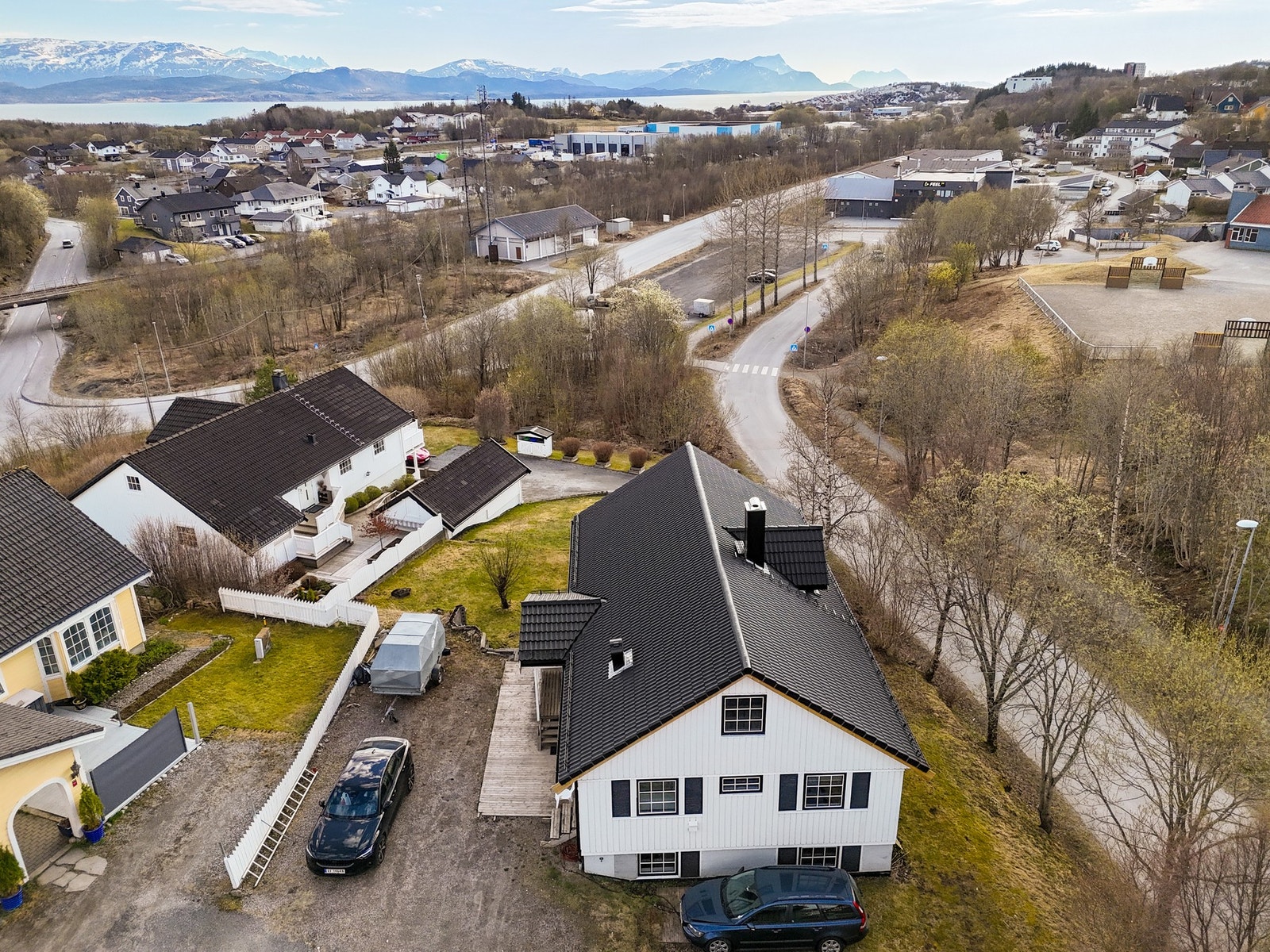 En innholdsrik enebolig over 3-plan beliggende på Mørkved. Galleribilde