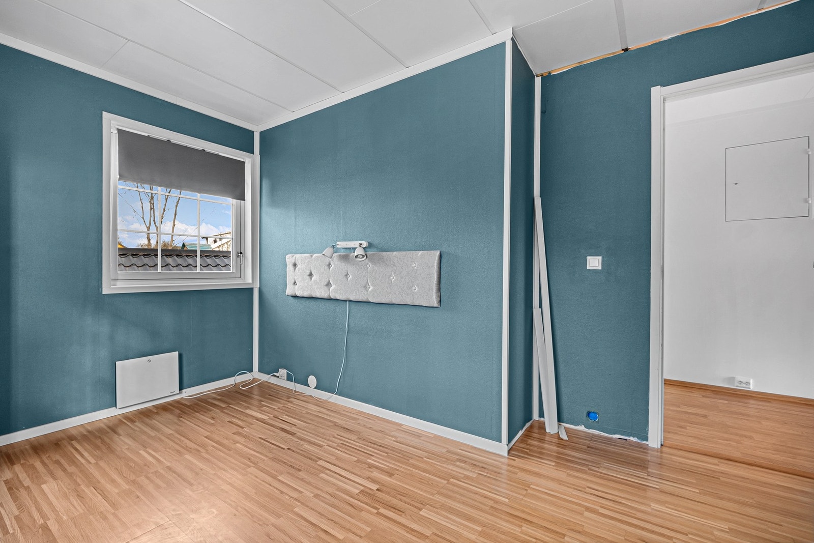 Her er det god plass til både dobbeltseng og diverse oppbevaring. Galleribilde