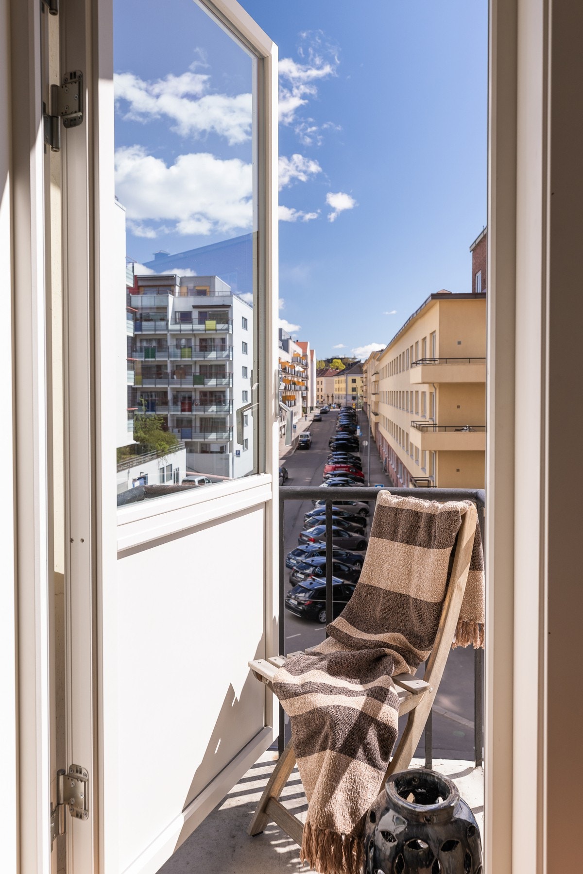 Fra stuen har du direkte tilgang til sydøstvendt luftebalkong. Galleribilde