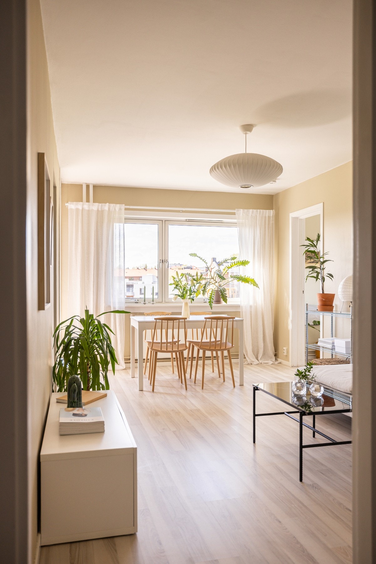 Leiligheten vender i sin helhet mot vest og har svært gode lys- og solforhold. Galleribilde