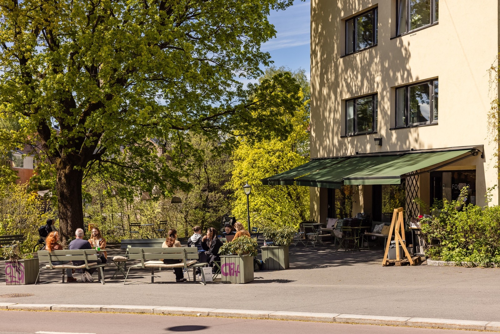 Fomoto er en sjarmerende nabolags butikk- og cafe som blant annet steker vafler utendørs i helgene. Galleribilde