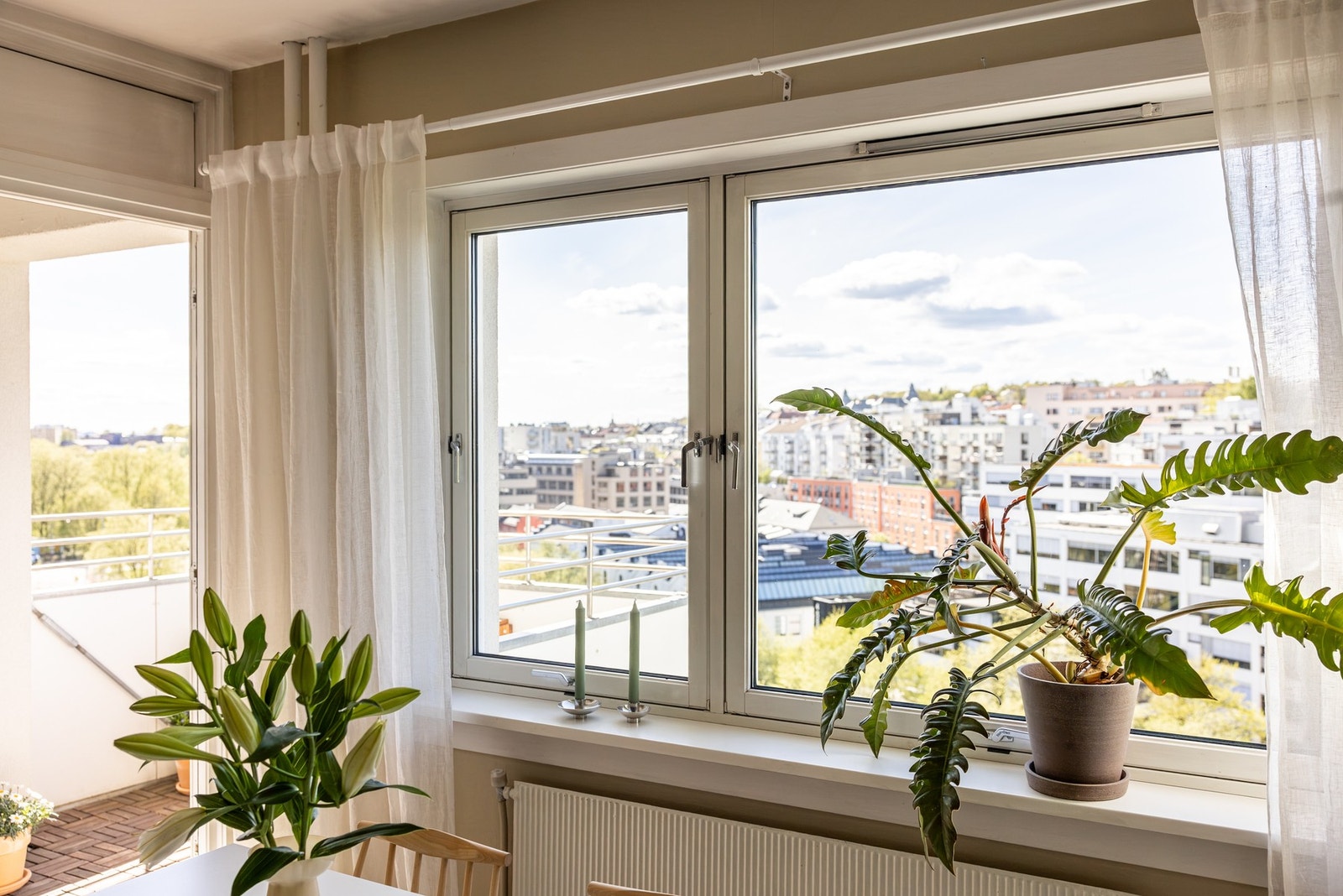 Fra absolutt alle vinduet i dette hjemmet er det nydelig utsikt! Galleribilde