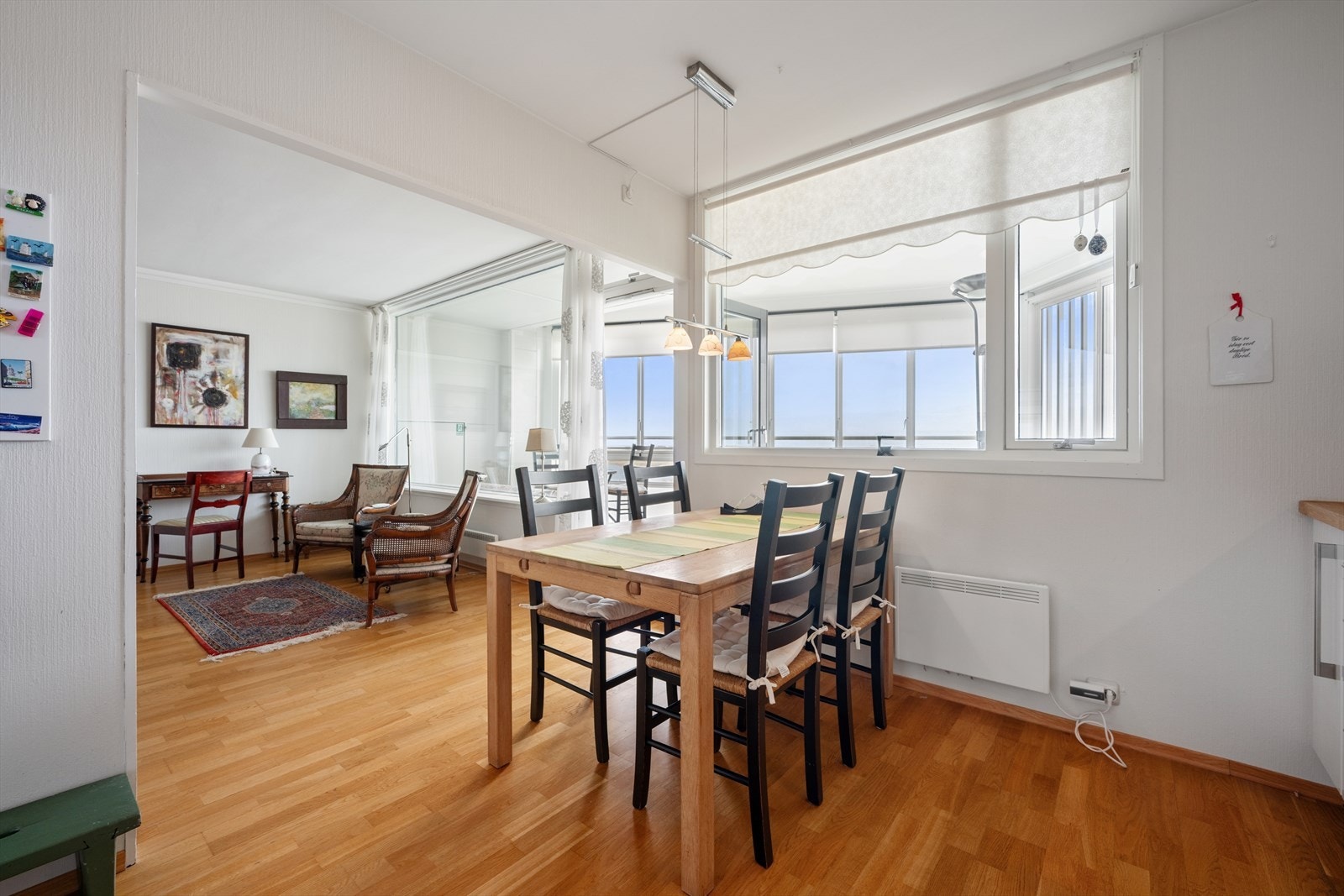 Her har man god plass til å dekke langbord og samle familie og venner. Galleribilde