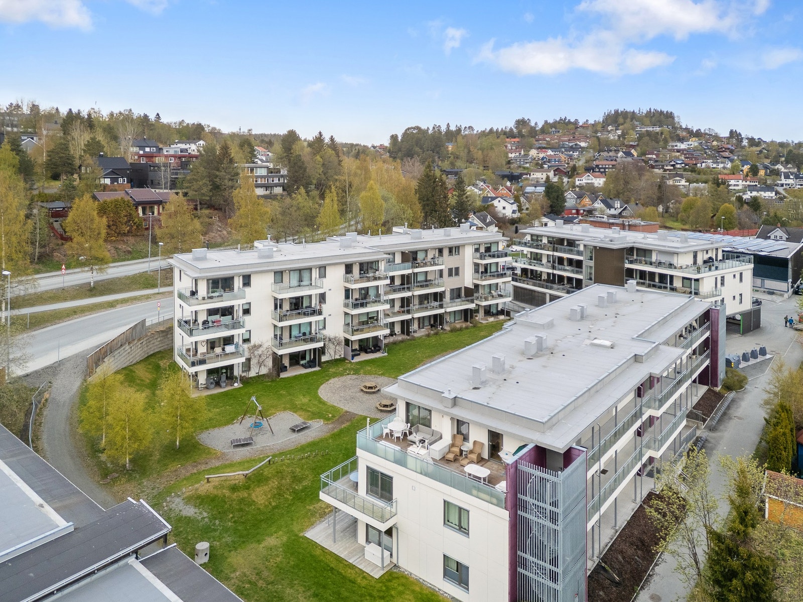 Leiligheten ligger i et pent og moderne bygg fra 2017. Pent opparbeidet fellesareal. Galleribilde