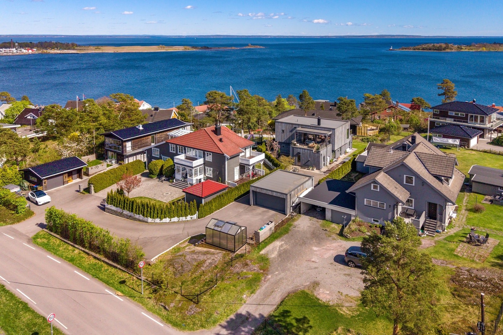 Sjø og strand i umiddelbar nærhet Galleribilde