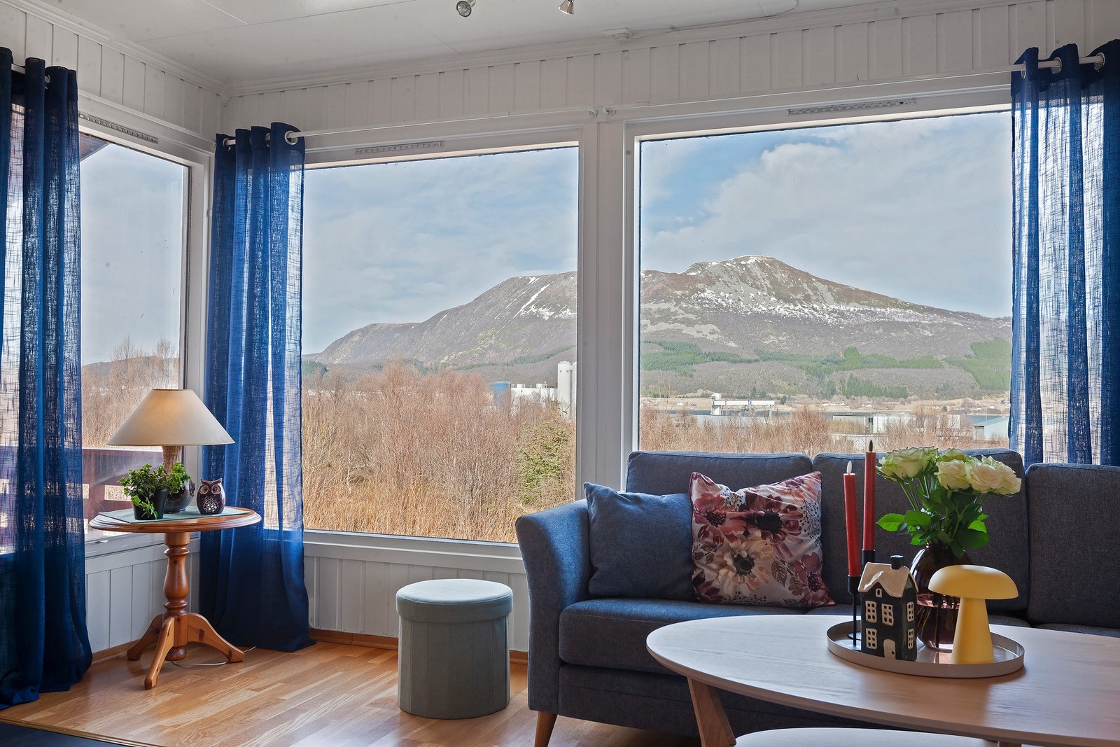 Fra sofakroken kan utsikten nytes. Galleribilde