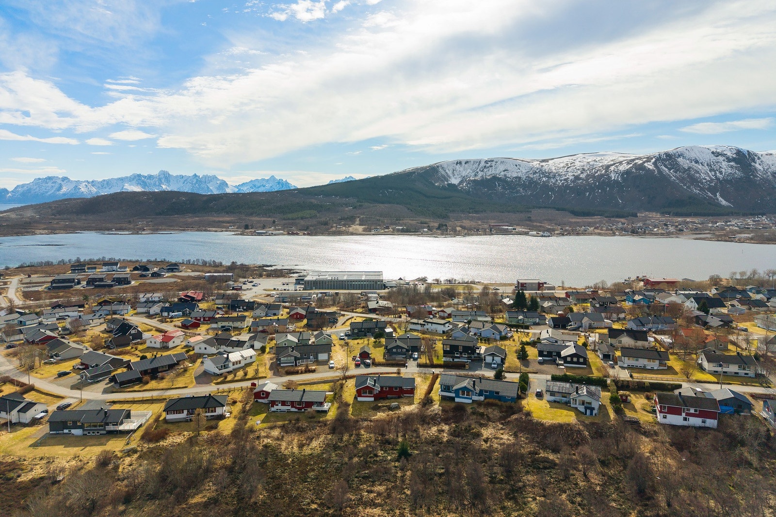 Boligen ligger på toppen av Børøya med meget gode utsikt- og solforhold Galleribilde