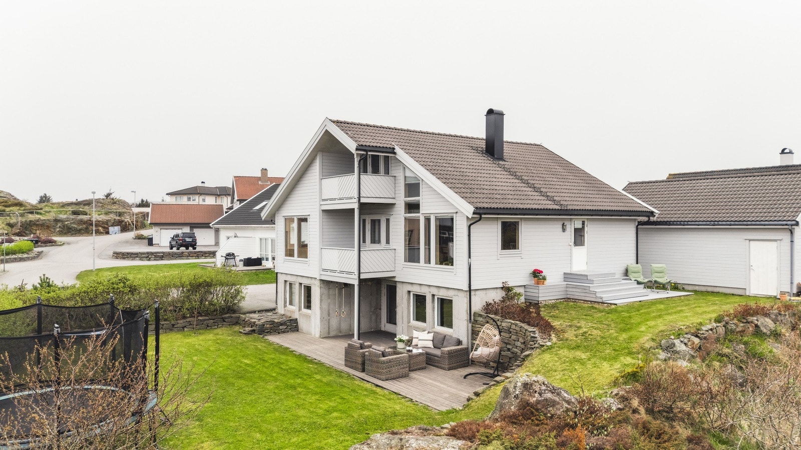 Velkommen til Langehaugvegen 12 - Presentert av Leiv Helge Kaldheim v/Privatmegleren - Foto: Panomax Studio AS Galleribilde