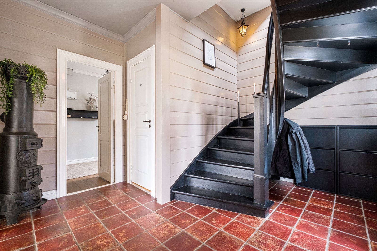 Trappen er malt i senere tid Galleribilde